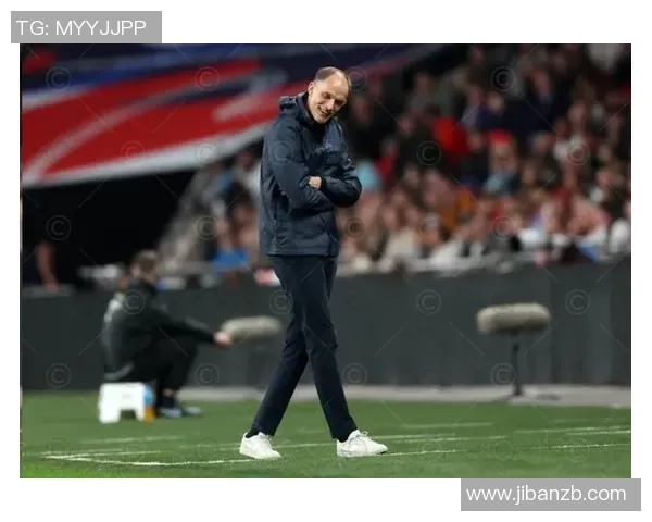 英格兰足球明星意外脱鞋子引发热议球迷纷纷围观现场趣事不断