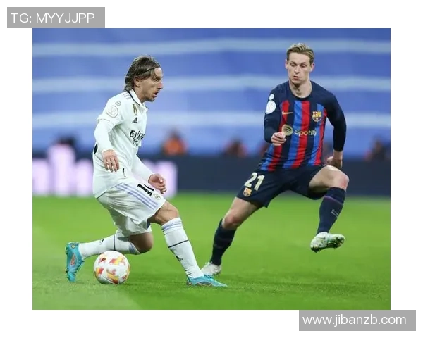 足球场上的灵动舞者跑位出色的明星球员们如何改变比赛格局